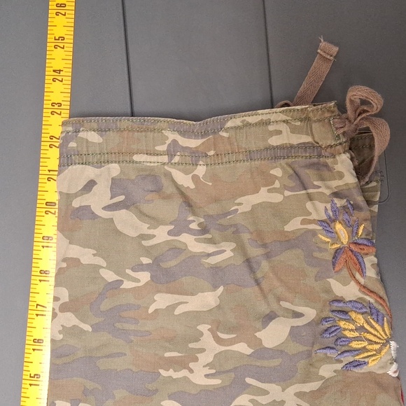 Style & Co Camouflage Capri Pants with Embroidery 18W - Picture 12 of 13